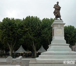 Alphonse de Lamartineの銅像。この銅像が立っているソーヌ川のほとりは、最近、すばらしくきれいに整備されました♪