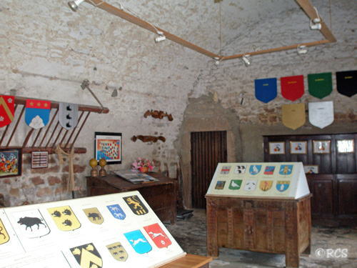 城の納屋を改造した展示室